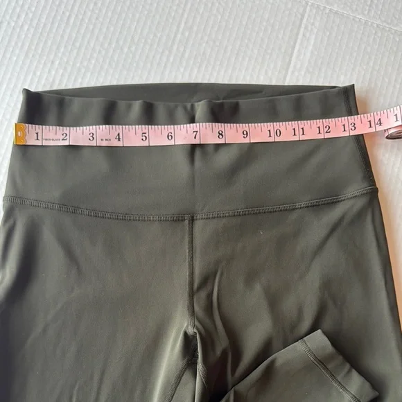 *LIKE NEW* Lululemon 28” Dark Olive Size 8 High-Rise Leggings - Picture 2 of 12